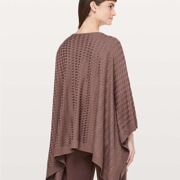 Lululemon Divinity Poncho in Spanish Oak - Picture 10 of 13